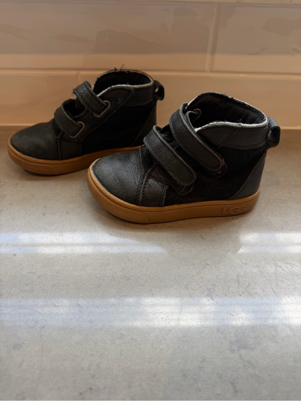 Kids size 8 Black High-Top Sneakers with Gum Sole - UGG Style